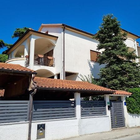 Apartments "M" Pula Exterior photo
