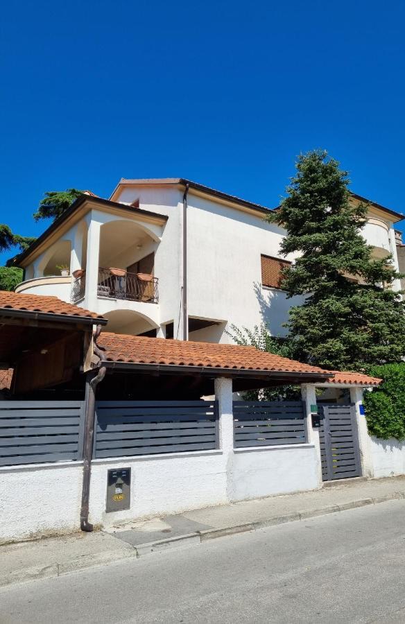 Apartments "M" Pula Exterior photo
