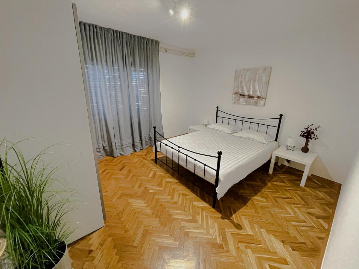 Apartments "M" Pula Exterior photo
