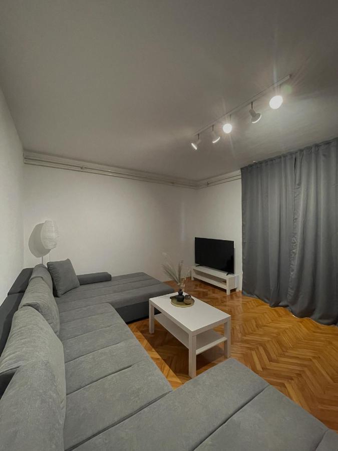 Apartments "M" Pula Exterior photo