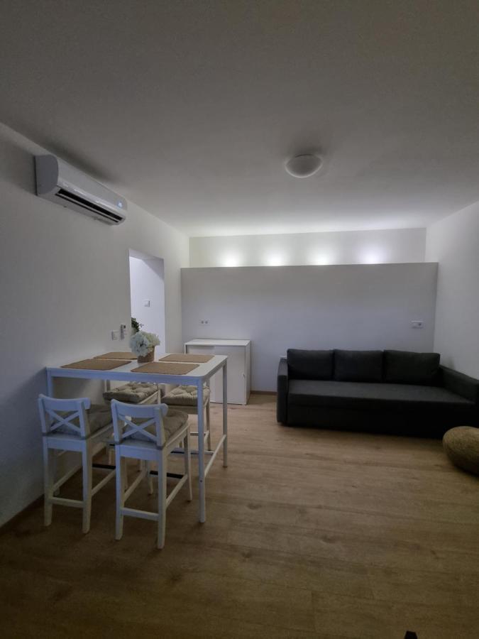 Apartments "M" Pula Exterior photo